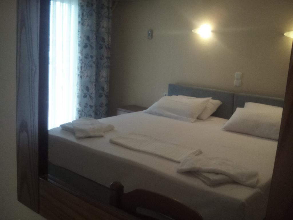 G. Kiapekou Aparthotel Loutra Edipsou  Exterior foto