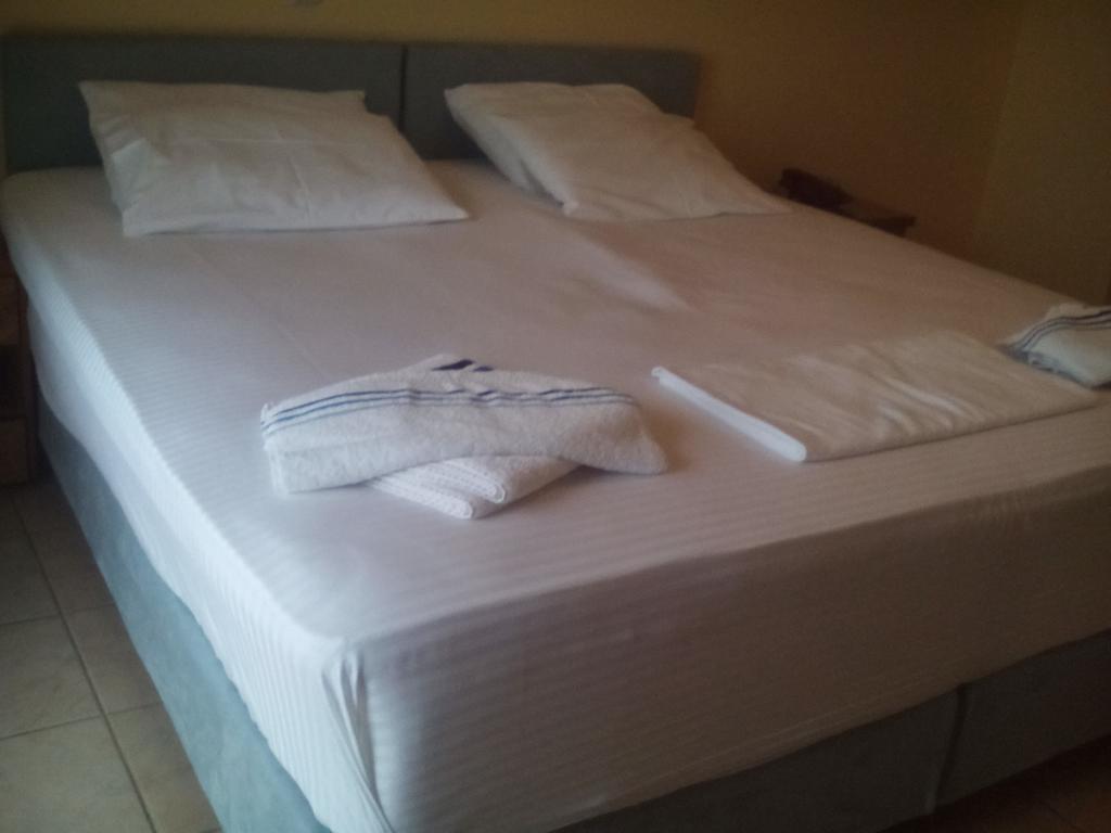 G. Kiapekou Aparthotel Loutra Edipsou  Exterior foto